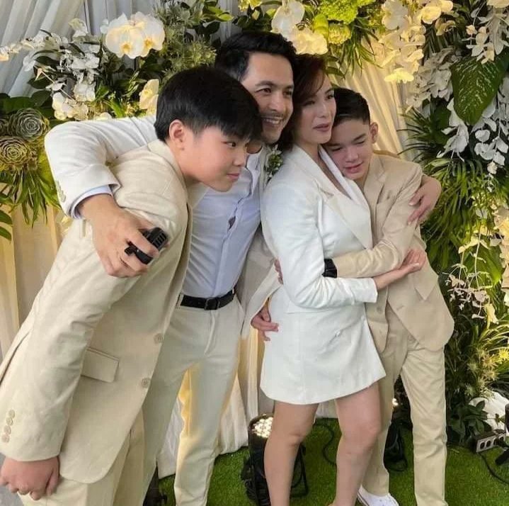 jnymrcd's tweet photo. Family Picture 👨‍👩‍👦‍👦
#JennylynMercado #DennisTrillo
#DenJen https://t.co/LWLFa2sxz0