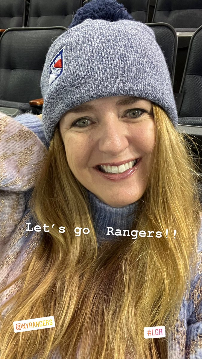 ShopBellaBeach's tweet photo. Let’s win this game!! #NYRHFC #lgr https://t.co/B4zcU24a1Y