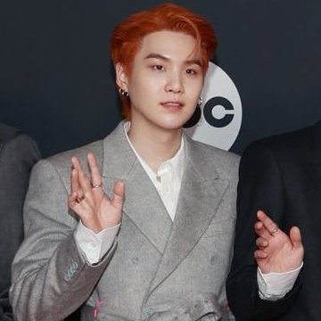 emzkook's tweet photo. one time for the                two time for 
present                               the past https://t.co/NTpZAceyJJ