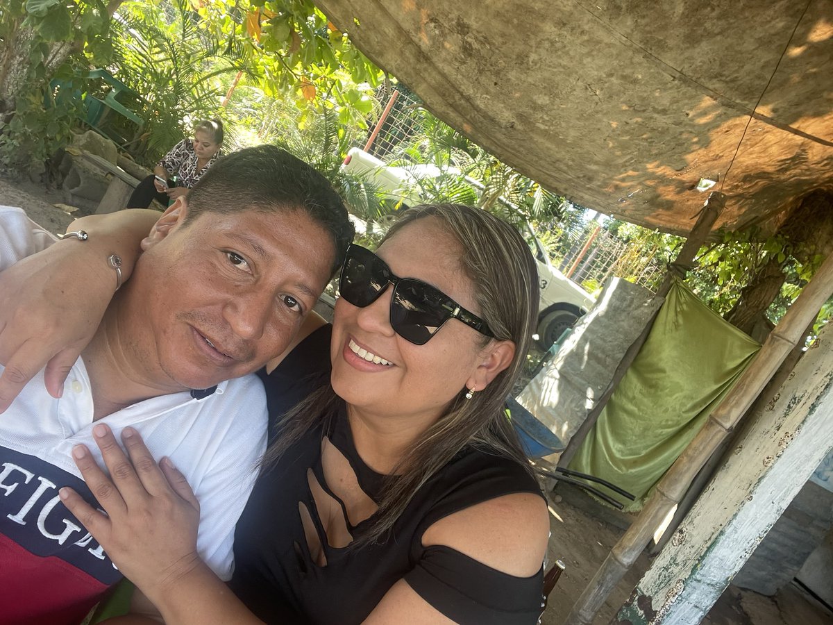 Ticer29's tweet photo. Puro amor @ireneramirez733 y el que no le parezca que se calle https://t.co/4vbFCKgrEM