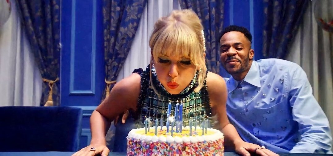 updateswiftbra's tweet photo. “Eles dizem que tudo está bem quando termina bem, mas estou em um novo inferno toda vez que você passa pela minha mente.” – All Too Well

“Tudo está bem quando termina bem se o final for com você” – Lover https://t.co/Y2r2MJGCid