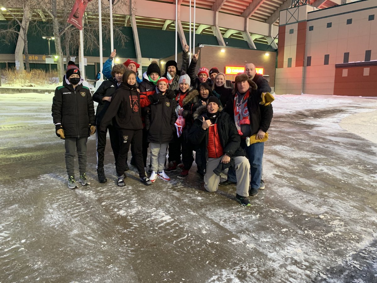 gblack23's tweet photo. FH U15 T1 Boys play and support the development of Canadian soccer to create a level of excellence that can be used in sport or in whatever they choose to pursue in the future. #whyIplayYYC #minorsoccerweek @cmsasoccer @FoothillsSoccer https://t.co/uGnQQHIrpd