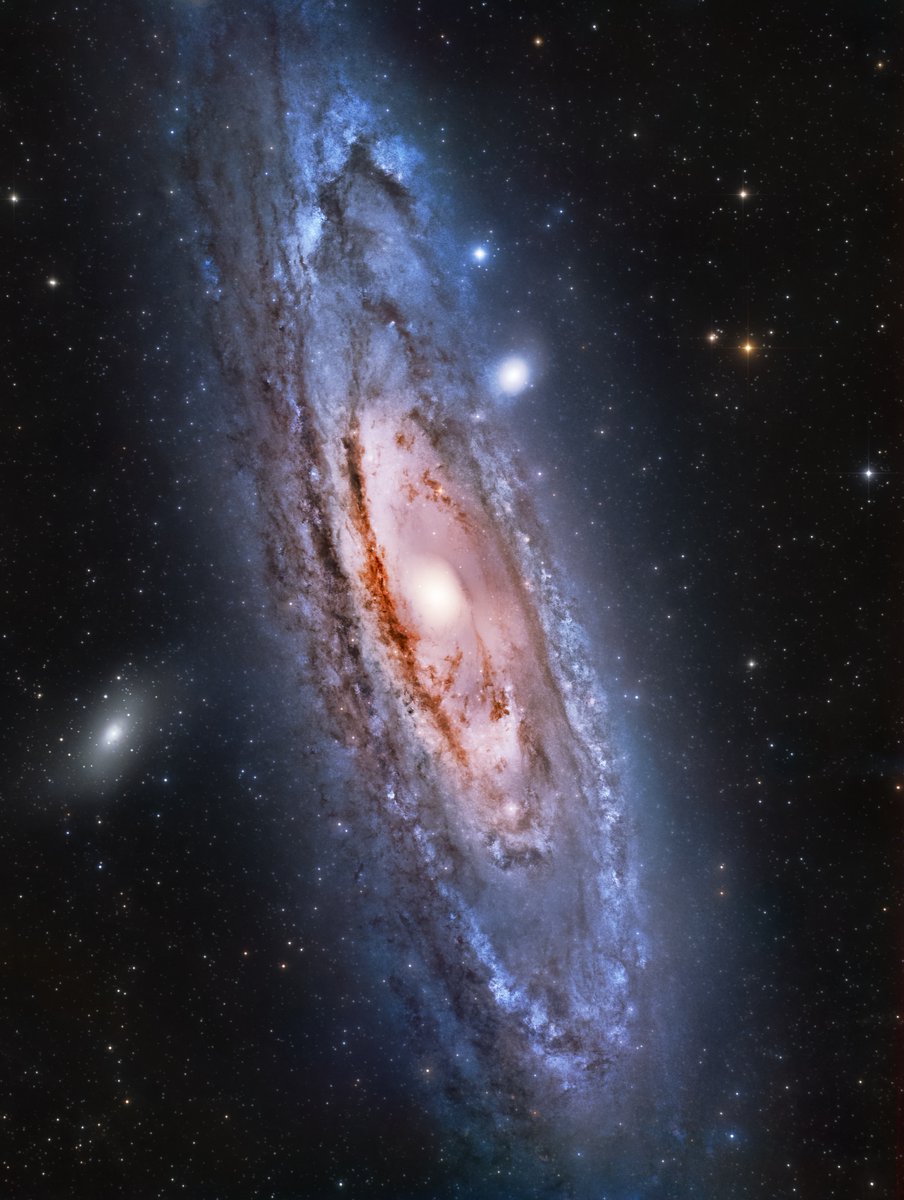 Astrographz's tweet photo. Andromeda Galaxy, 2.5 million light years from earth and containing 1 trillion stars. https://t.co/07A20Z6DUI