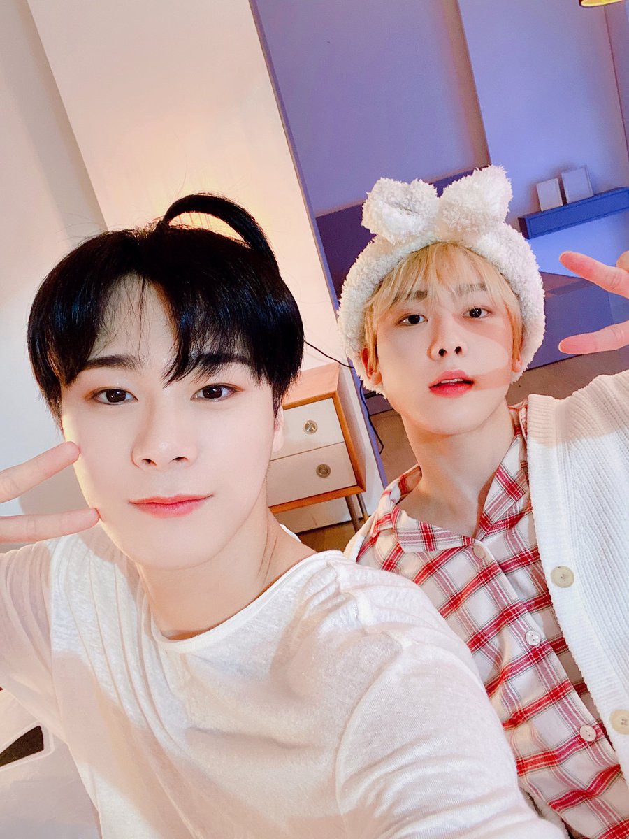 MandSTWT's tweet photo. Los reyes dijeron que adiós ropa incomoda y hola ropita para dormir así que nosotros lo tomamos muy en serio y desde la camita estamos disfrutando de #𝗕𝗘inPAJAMAS porque es domingo de flojera. #𝐿ets𝐺o𝑂𝑛 canción del año.

★ ℳ𝑎𝑛𝑑𝑠 🛏️ https://t.co/RcQtLBxyYx
