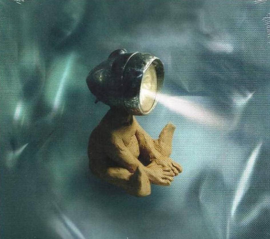 O disco “O Monstro Precisa de Amigos", dos Ornatos Violeta, foi lançado neste dia, em 1999