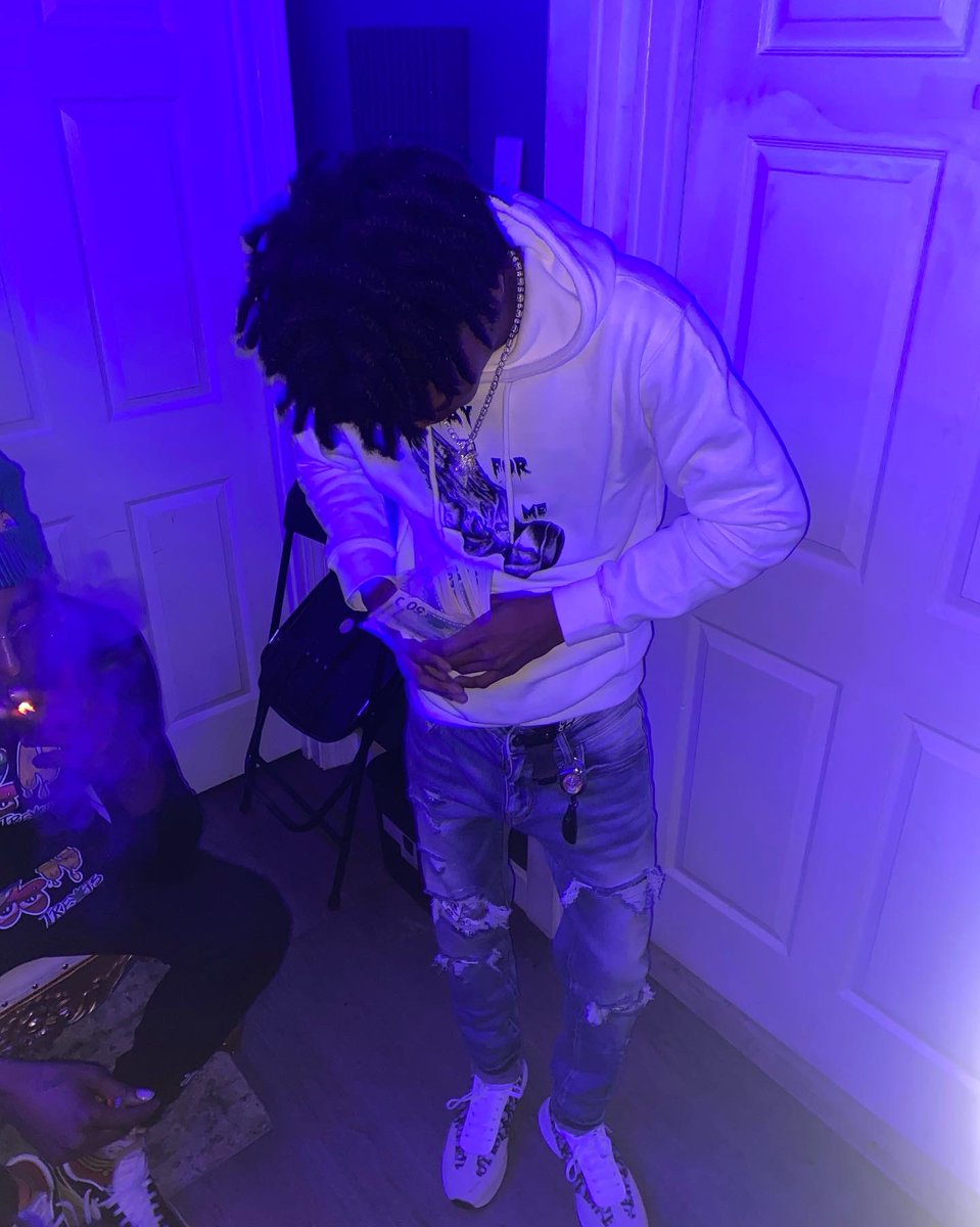 Tezzodavinci's tweet photo. Just a nigga from da Gutta who Found out how to hustle 💸❤️‍🩹💰 #DGM❤️‍🩹 https://t.co/6VtKG74rBx