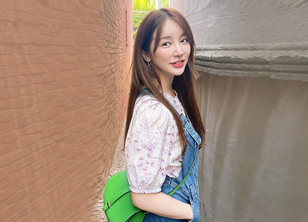 WeStart5004's tweet photo. 📢[2021 위아자 명사기증품코너] 
쿡킹(윤은혜)
💡기증품_ 가방

▶링크 
https://t.co/mjeSg3N4Il위아자-2021
✔️응모권 판매일정 : 1차 11/16-11/26 

#위아자 #위스타트 #명사기증품 #쿡킹 #윤은혜 #가방 https://t.co/ZVc6MwTU45