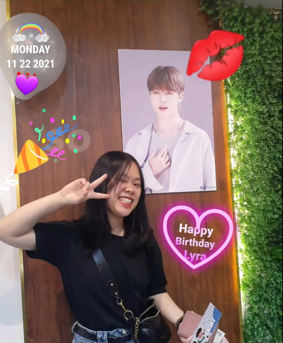 soraflowershop_'s tweet photo. 💐 FLOWER DELIVERY 💐

🌸từ: <ẩn danh>

🌸tới: @twetaelyra

🌸quà: bánh sinh nhật, smile, kỉ niệm

🌸lời nhắn: "생일 축하해 lyra 🥳🎂🎁🎉 Sn tuổi 18 tuy đơn giản nhưng hạnh phúc  và ý nghĩa. 18 tuổi trách nhiệm của bản thân ngày càng lớn,+

@BTS_twt 🌷 https://t.co/zHFf2dqMst