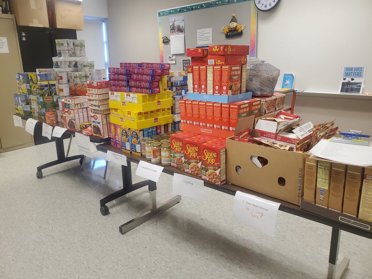 WrightFRYSC's tweet photo. We had a successful Saturday serving our students and their families with Thanksgiving dinner boxes.@MinorDaniels @BreckMetro @FRYSC_JCPS .A big thank you to all the staff for your donations. https://t.co/bYHSSwkbR7