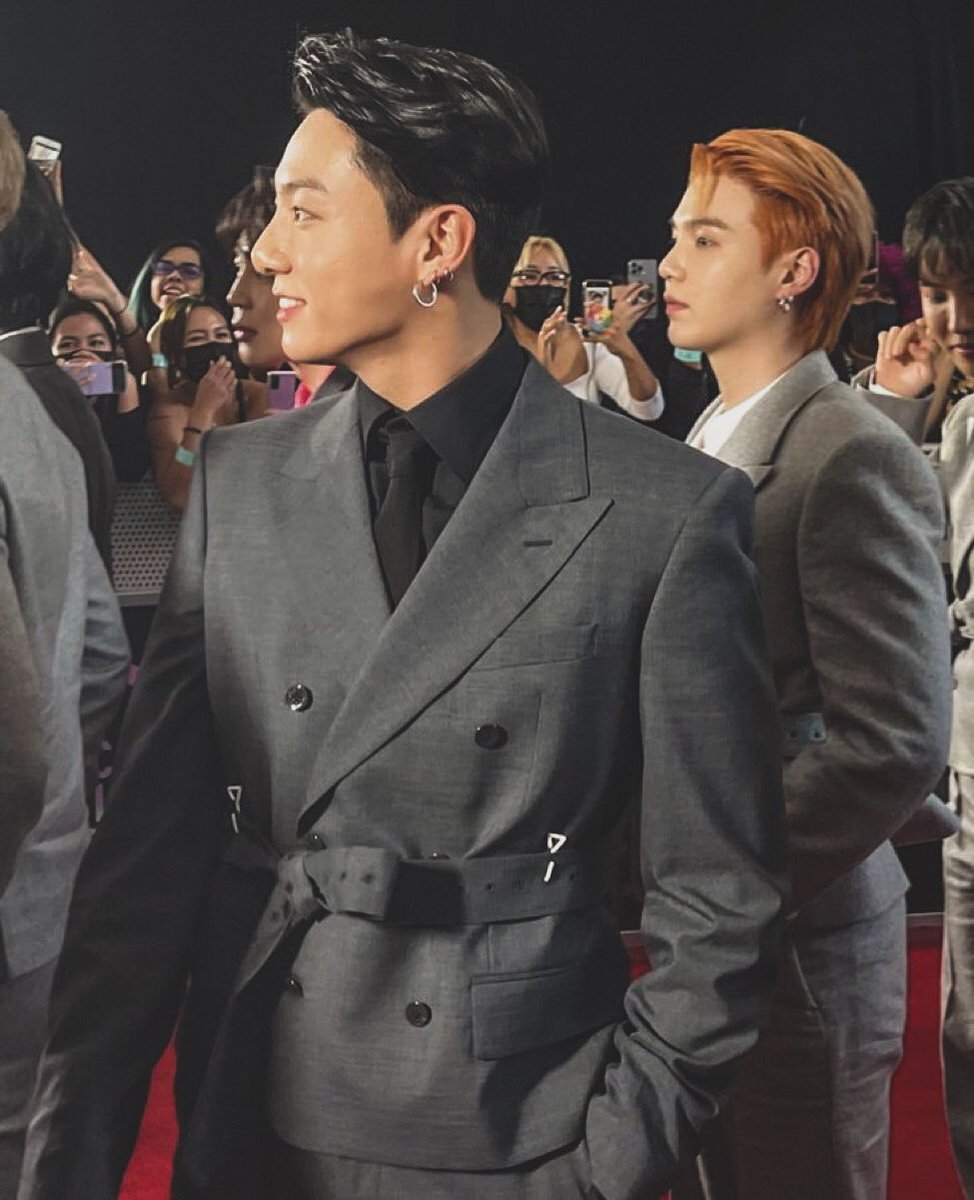 idm๐ (@indomyfess) on Twitter photo Y'ALL JUNGKOOK AND YOONGI SIDE PROFILE IS ANOTHER LEVEL OF SINTING -idm Y'ALL JUNGKOOK AND YOONGI SIDE PROFILE IS ANOTHER LEVEL OF SINTING -idm