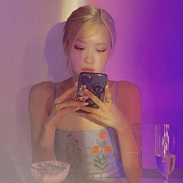 i vote #rosé for wordwide fans choice Top 10' #MAMAVOTE2021 cố lên 😭😭😭