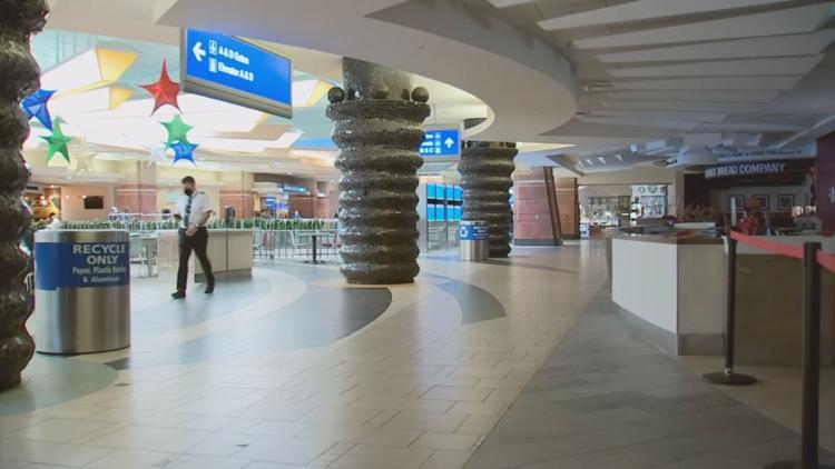 EricZott's tweet image. Concession workers will go on strike at Sky Harbor tomorrow morning.
bit.ly/3oNq2YO