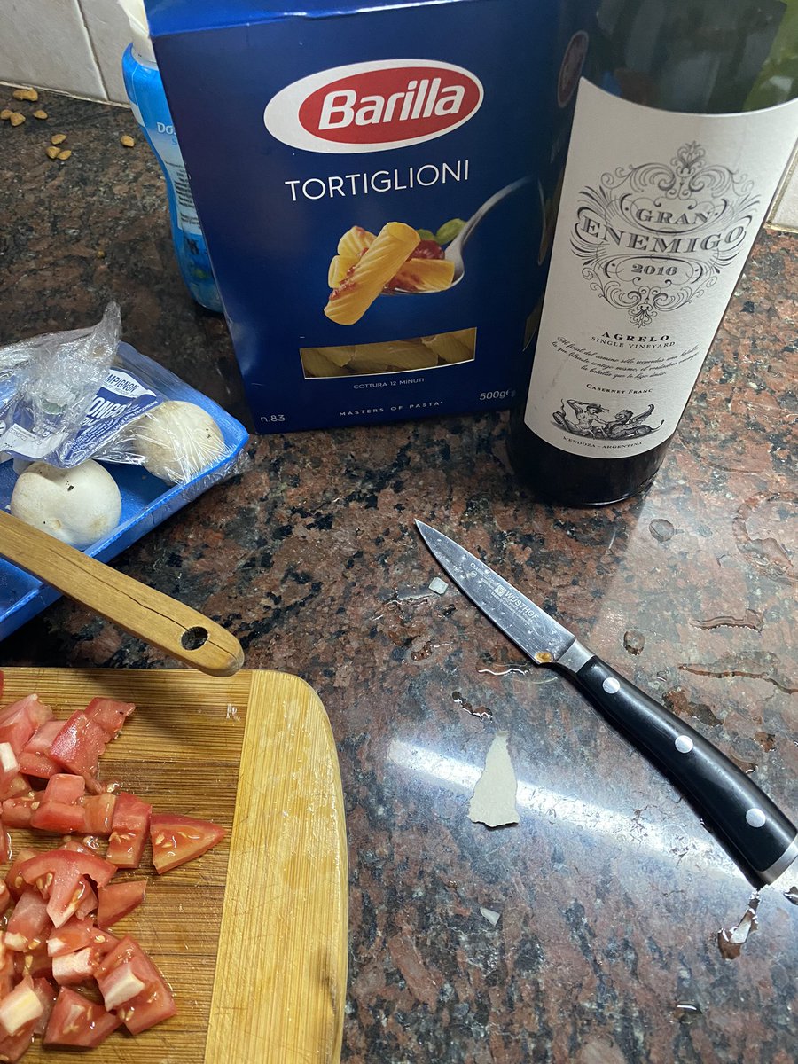ngomej88's tweet photo. Cena de domingo https://t.co/FZFW53ifAR