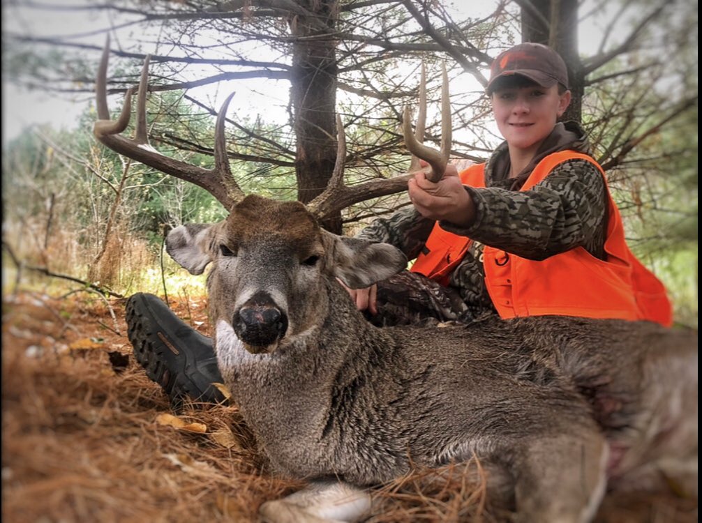 Last ever youth season, couldn’t have been better. We recovered my buck from Friday evening yesterday morning, and today me and dad did a drive and he drove the deer right to me.