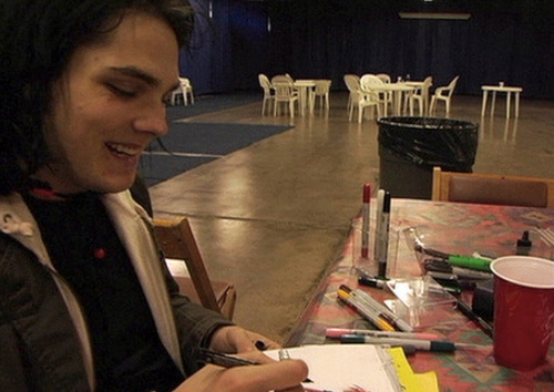 hourly gerard way (@everyhourgerard) on Twitter photo 