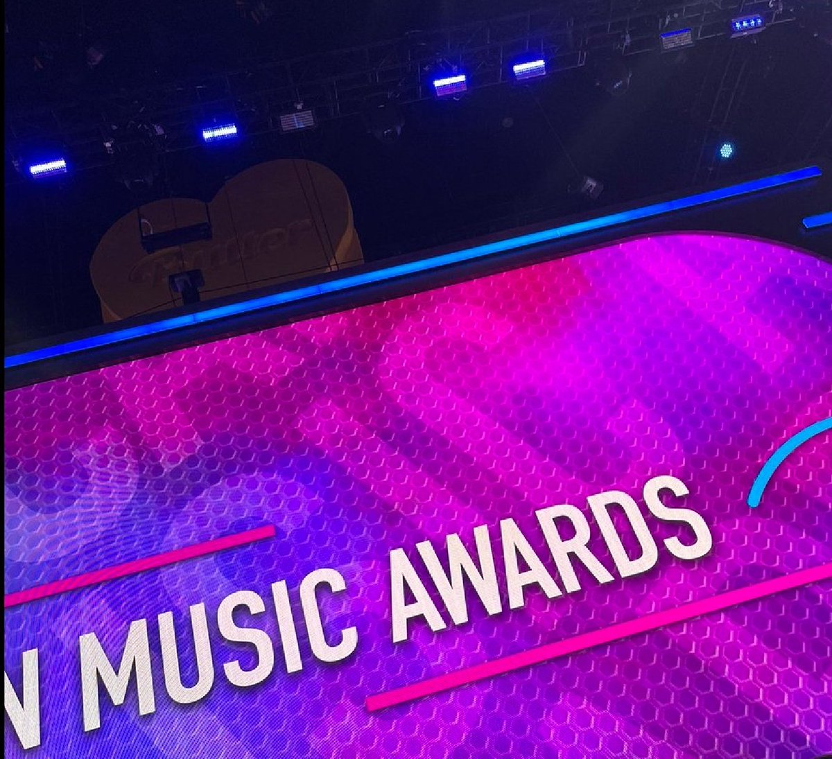 get it let it roll

we got this army's 

#BTSxAMAs  #AMAsTNT