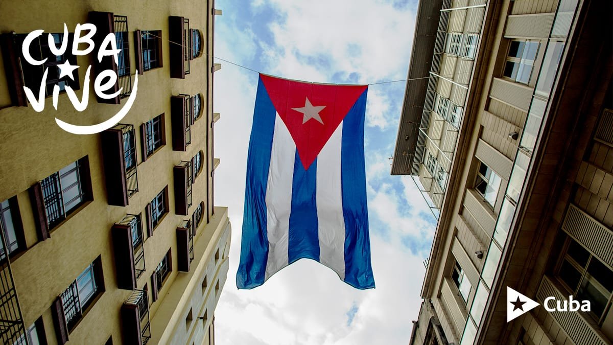 JavierG78246455's tweet photo. "No la veis? Mi bandera es aquélla
que no ha sido jamás mercenaria,
y en la cual resplandece una estrella
con más luz, cuanto más solitaria".
#CubaVive https://t.co/GCMf1YE2lB