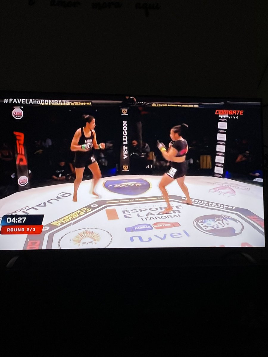 RodrigoPraiamma's tweet photo. Luta eletrizante no @KombatFavela 🔥
@canalCombate 
#FAVELAnoCOMBATE https://t.co/ol0QnzkDku