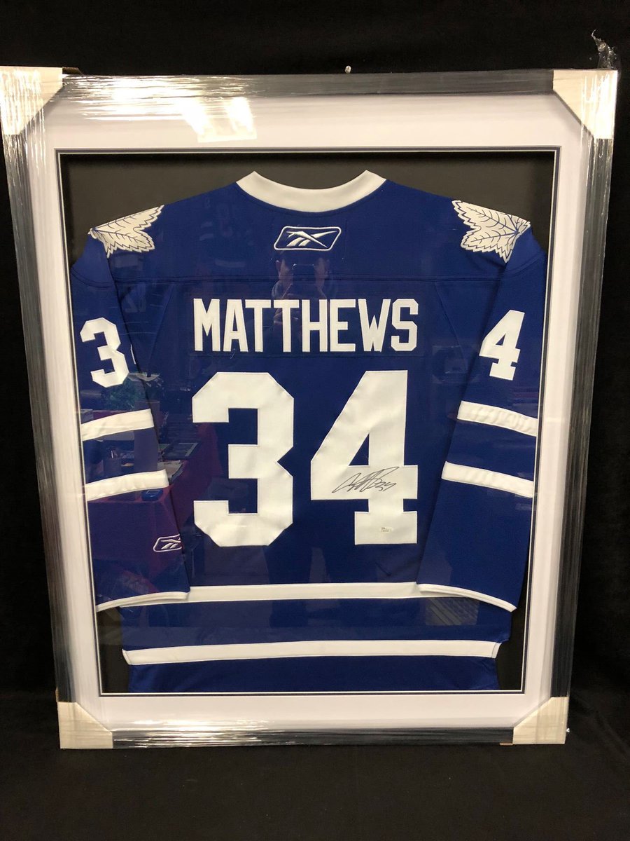 OurLeafsNation's tweet image. LIKE, RETWEET and FOLLOW for your chance to win @MapleLeafs gear, memorabilia and more.  Random winners will be chosen once we reach 1K followers!  #LeafsForever     #leafsnation #goleafsgo