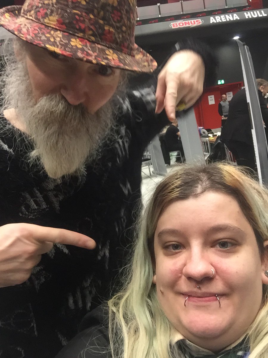 SparkleHeartTv's tweet photo. @joncampling i met this wonderful man at Hull Comic Con again! So nice to see you again Jon! Hope you liked your drawing! Hope your mum did too! https://t.co/Ovwf3gC51V