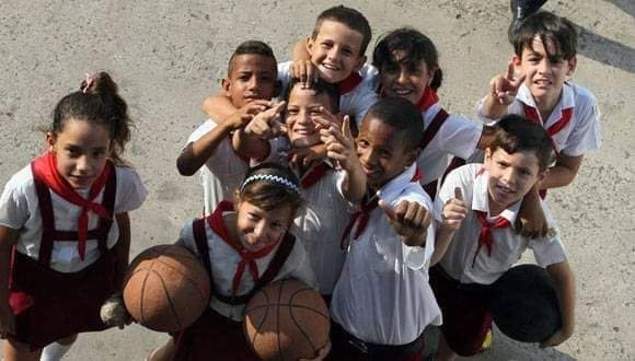 NorysBarrera's tweet photo. El valor de una sonrisa. El futuro les pertenece por entero a nuestros niños, adolescentes y jóvenes. #Matancerosen Victoria. https://t.co/7nL3b6GfJu