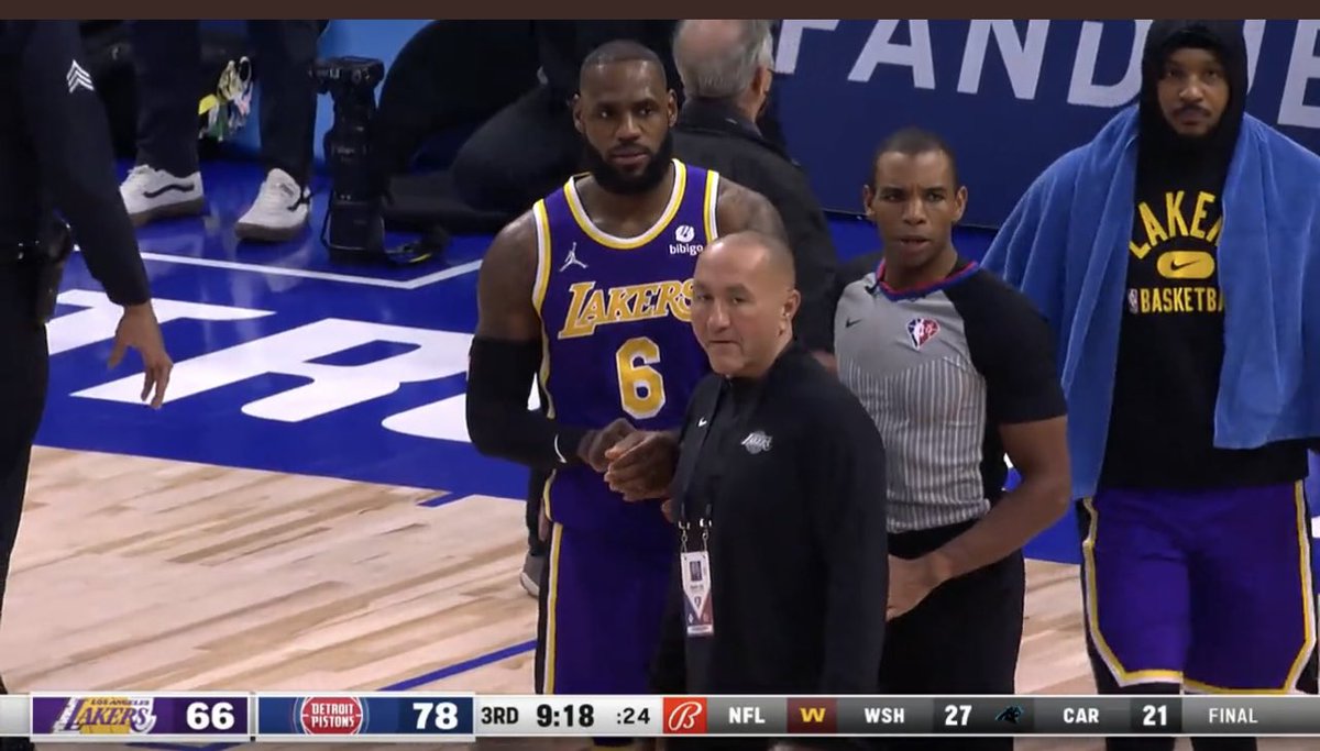 dchambersDPM's tweet image. Melo definitely had it in the hoodie 😂