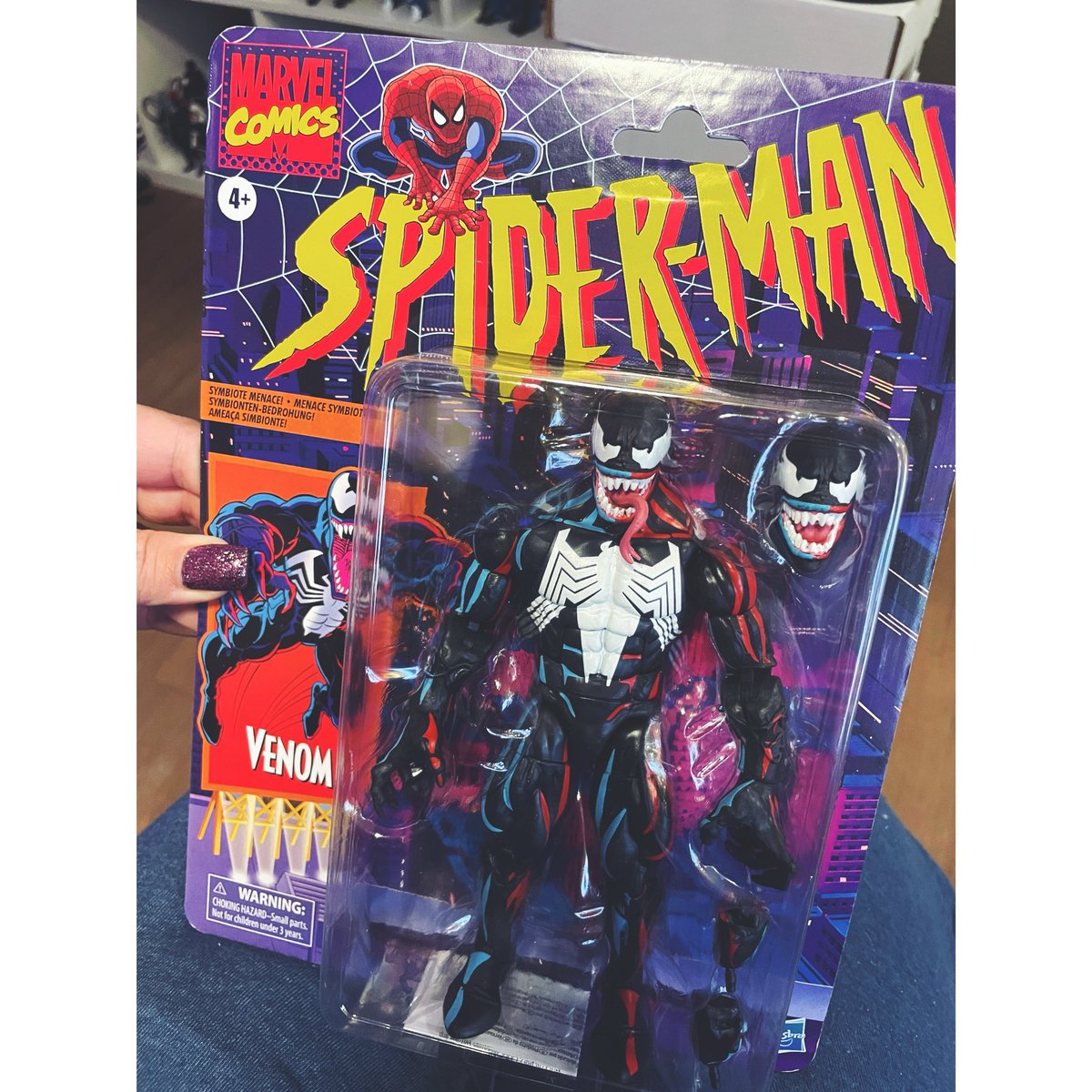 danni_dolphin's tweet photo. So hyped to have this #venom! Childhood in a bottle. 🖤
#marvellegends #retromarvellegends #spiderman #retrospiderman #toycollector #toycommunity #geekygirl #comicgeek #nerdygirl #venomfigure https://t.co/lnESayeU4f