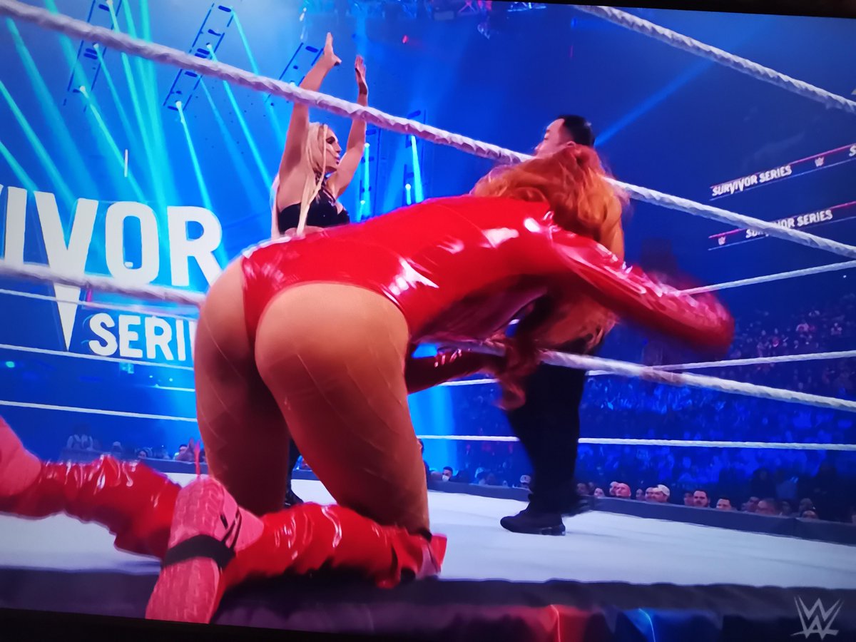 DivAssGIFs's tweet photo. #BeckyLynch #BigTimeBecks #SurvivorSeries https://t.co/bdmhEBLXwF