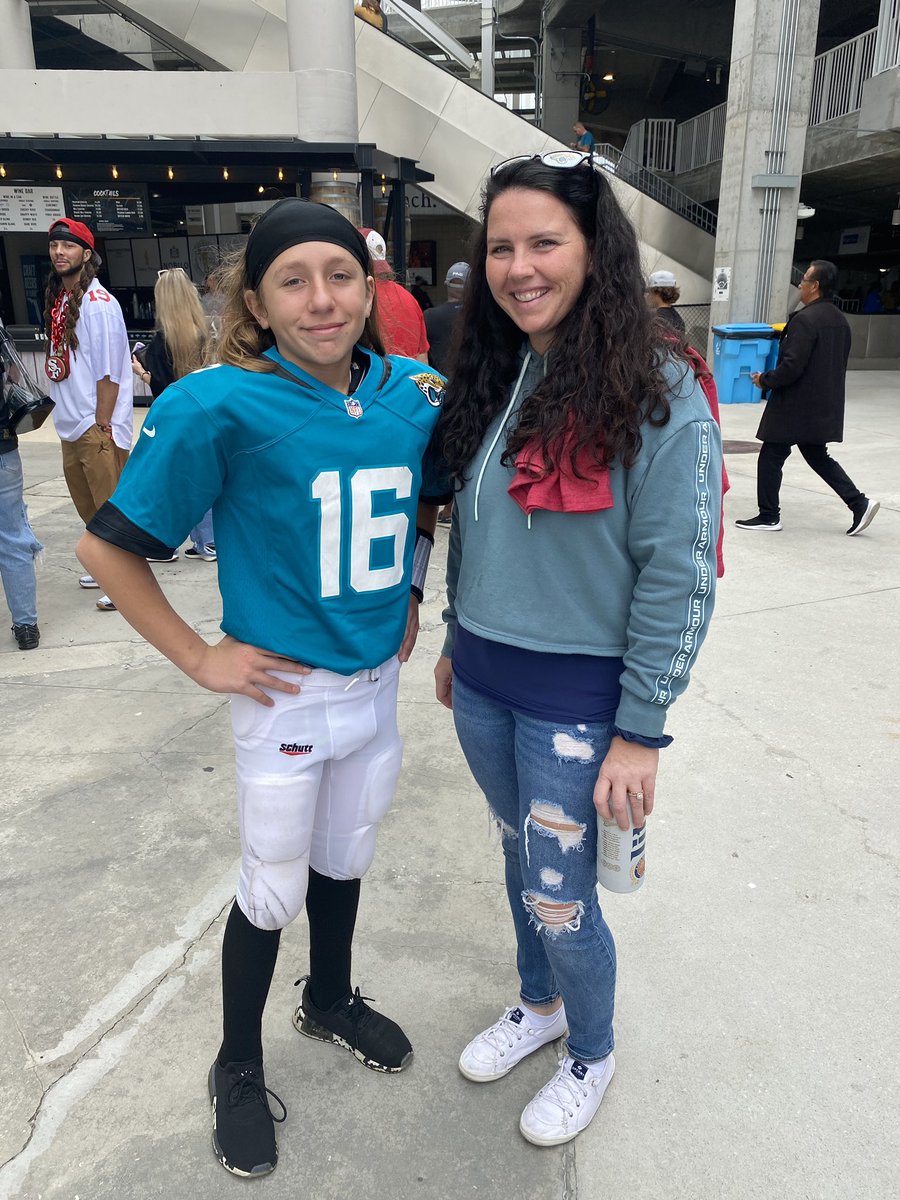 ChelseyAnne5's tweet photo. Ran into @Trevorlawrencee today before the game #DUUUVAL https://t.co/KXjWXj1wsB