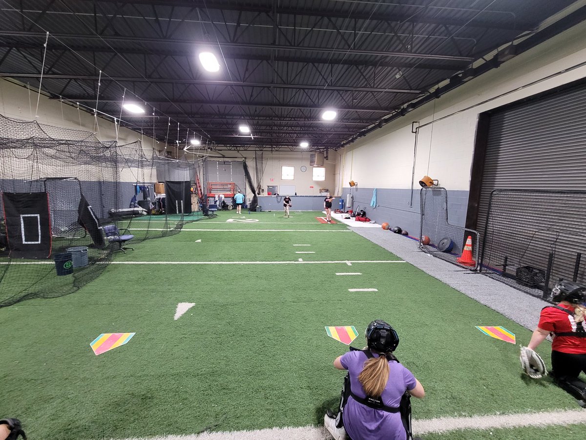 T2Smigiel's tweet photo. Bullpens are back, where they learn the art of pitching rather than just being told to throw. New offspeed pitches, charting location accuracy, stair stepping pitches and catcher/pitcher relationship building and they all love it! #Batalyst @softball_iq https://t.co/73Fr16SV2e