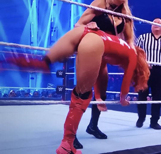 bigassdaily1's tweet photo. Like/RT if you’re hard while watching Becky Lynch at #SurvivorSeries  😈 https://t.co/bERCCZfOOA