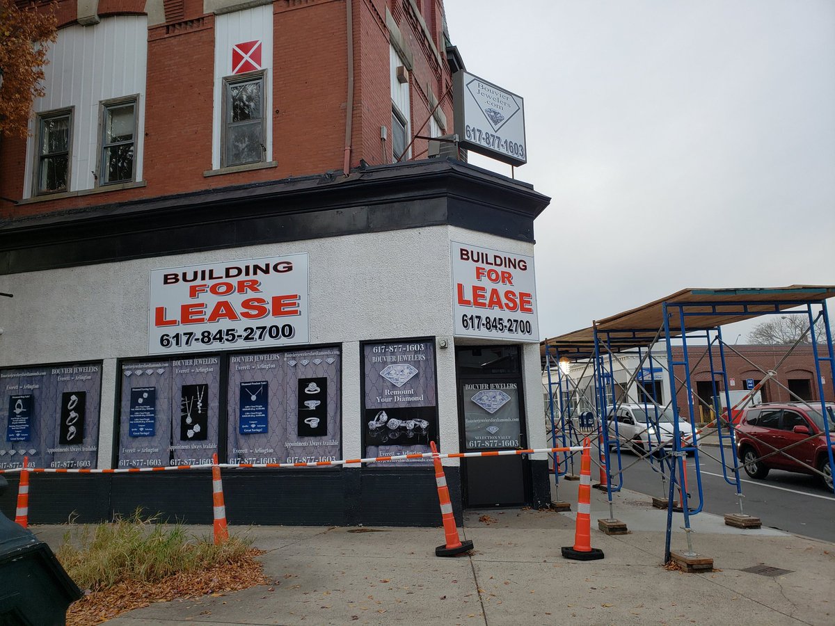 MaEverett's tweet photo. Empty building on the the corner of Chelsea Street and Broadway in the center of downtown Everett. https://t.co/psg7NBESxd