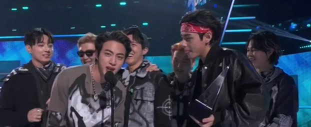 BABANGTAN_613's tweet photo. BTS WON THE AWARD FAVORITE POP DUO OR GROUP! https://t.co/PjoGA7IT7J