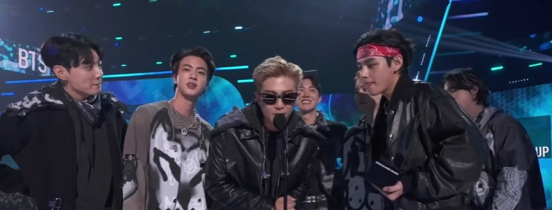 BABANGTAN_613's tweet photo. BTS WON THE AWARD FAVORITE POP DUO OR GROUP! https://t.co/PjoGA7IT7J