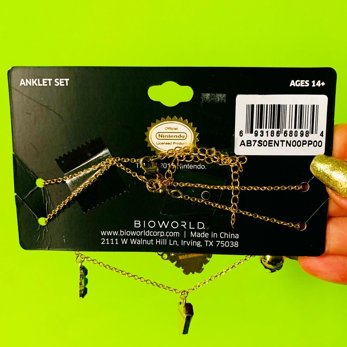 Linksliltri4ce's tweet photo. 2019 BioWorld Zelda Anklet Set
@BioworldMerch has released plenty of jewelry and accessories over the last few years. This anklet set was released in 2019 and features the #HylianCrest, #KokiriEmerald, #GoronRuby, and #ZoraSapphire. https://t.co/KqIakA1EAy