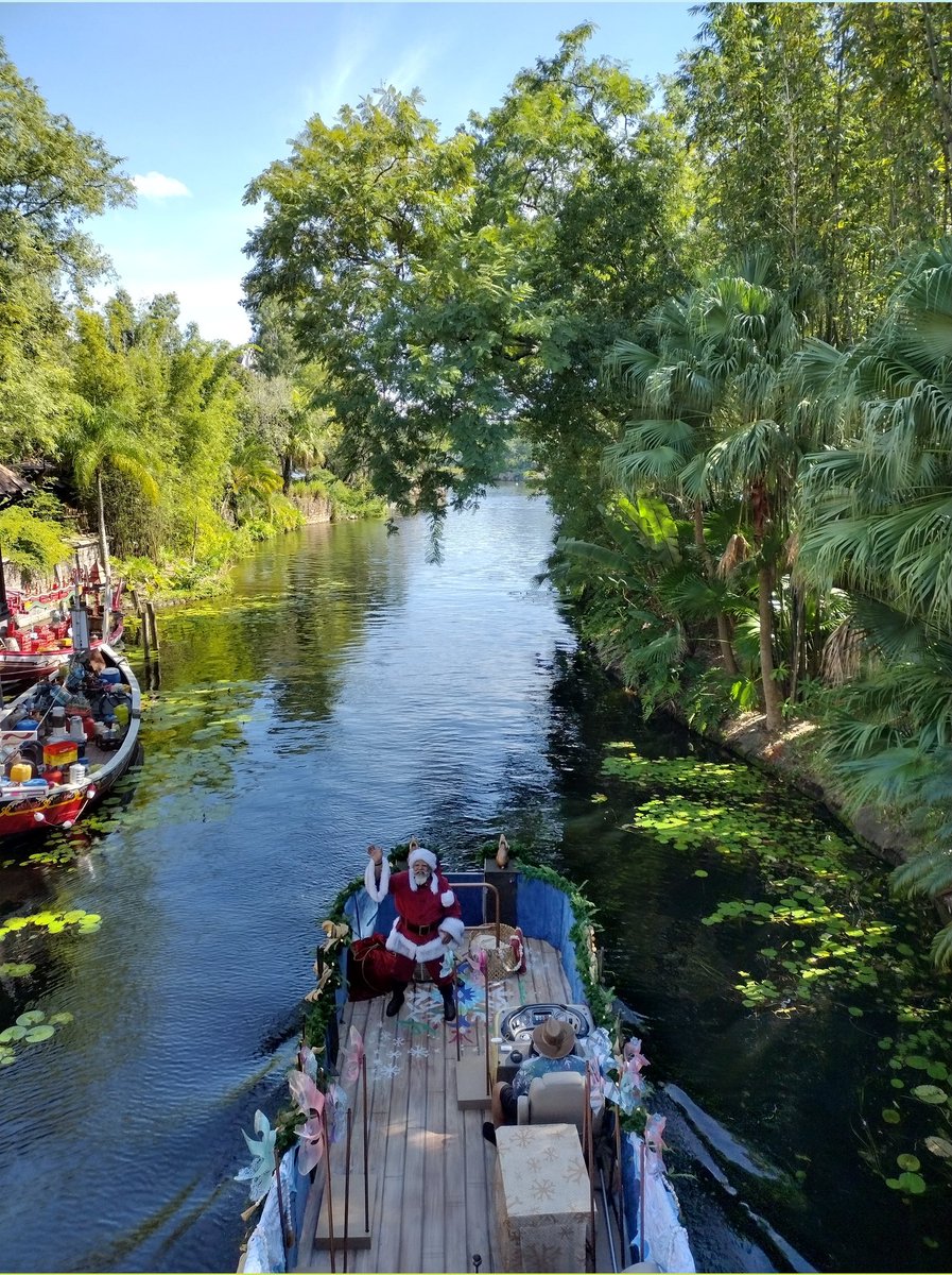 errkuh08's tweet photo. Mixed Santa at Animal Kingdom! Our daughter was so excited to see a Santa that looked like her! 😍🥰 #AnimalKingdom #MixedSanta #BlendedisBetter #DisneyWorld50 #DisneyWorld #DisneyLove https://t.co/r5X7y4JQlx