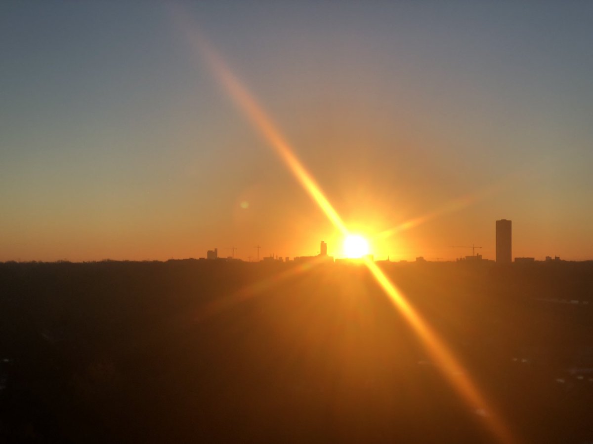 BobanTilburg's tweet photo. Vanuit het mooie #Tilburg
#goedemorgen #wijzijnoranje #UnitySignal https://t.co/TC6PbVB5qF