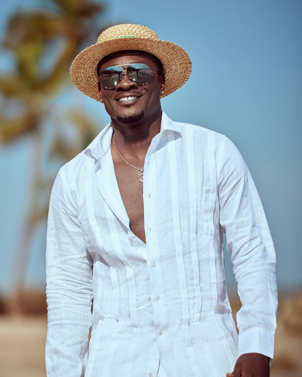 ASAMOAH_GYAN3's tweet photo. I am happy to live till this day, it is an occasion worth celebrating . On this day , I wish myself a life filled to the brim with happiness , health &amp; prosperity  . Happy birthday to me https://t.co/eryM4eLHLH