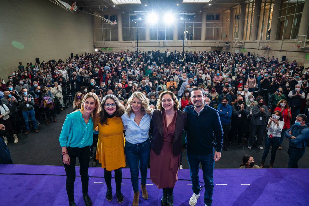 LolaCastro19's tweet photo. Cloenda de la III Assemblea de @CatEnComu. Hem viscut amb molta emoció un acte intens, ple d'energia per continuar construint un projecte social i polític per millorar la vida de les persones @Yolanda_Diaz_ @agarzon @AdaColau @monicaoltra
#UnitatEnAcció #GuanyarPerTransformar https://t.co/ZUcvhuQmSx