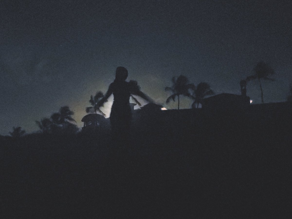 TiMawon's tweet photo. Beach, Full Moon, and Silhouettes https://t.co/fsiBeYA66m