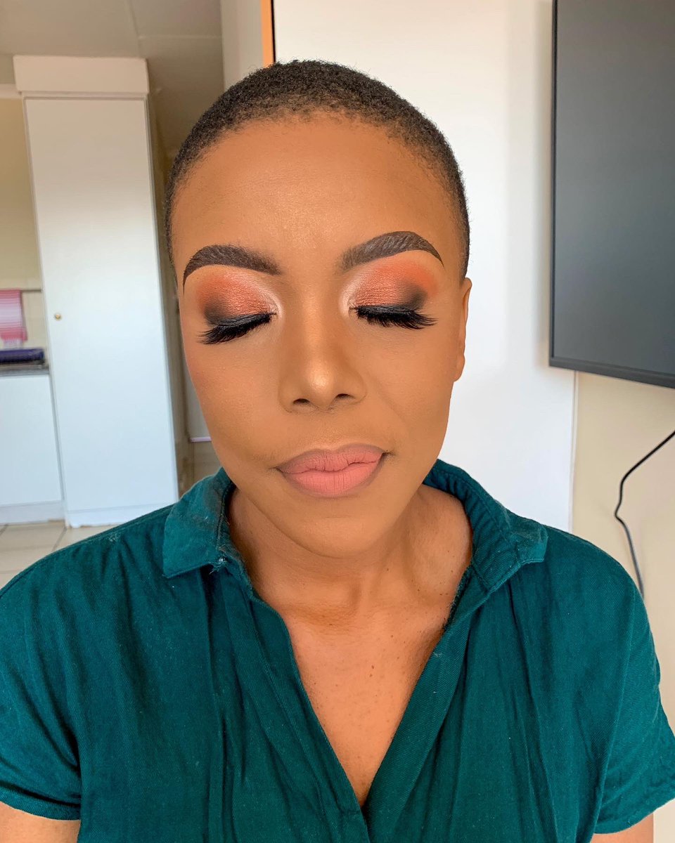MakeUpByShirzz's tweet photo. Stop being afraid to promote your business! Forget the likes, trust me they see you!๐
#makeupbyshirzz
#enhancingbeauty
#ruralmua https://t.co/3JkFOdyq3D