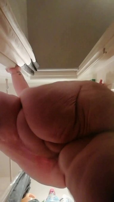I just sold a video on #realloyalfans. Take a look here: https://t.co/bNHd67bPX0 https://t.co/luuVk7<a href="/tag/realloyalfans"class="tags">#realloyalfans</a>