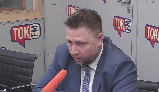 Radio_TOK_FM's tweet photo. .@MKierwinski @Platforma_org - Mur nie rozwiฤ
ลผe problemu na granicy. Musimy uruchomiฤ naszฤ
dyplomacjฤ. Problem w tym, ลผe za czasรณw #PiS polska dyplomacja nie istnieje
#Poranek #TOKM https://t.co/Kh9DHmNZRS