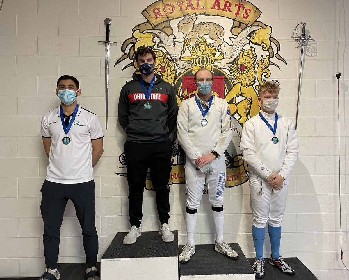 FencingKsa's tweet photo. 📸| لاعب المنتخب السعودي احمد الطيب يحقق الميدالية البرونزية 🥉 في بطولة بلو بوكس المفتوحة ( blue box open ) لسلاح الابيه 🤺 و المقامة في مدينة كولمبوس في ولاية اوهايو الامريكية 🇺🇸

الف مبروك 🎉🤺🇸🇦 https://t.co/1RKmWxObCI