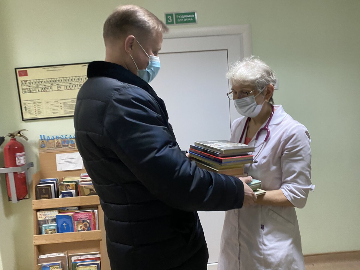 В рамках партийного проекта #ЕдинаяРоссия #Крепкаясемья #ДобраяКомната  передал в детскую комнату в детском отделении Дубненской городской больницы книги для детей в рамках празднования #Всемирныйденьребёнка. 
#ЕРДубна  #ЕдинаяРоссия #ЕРпроект #ЕР50 #Дубна #ДеньРебенка