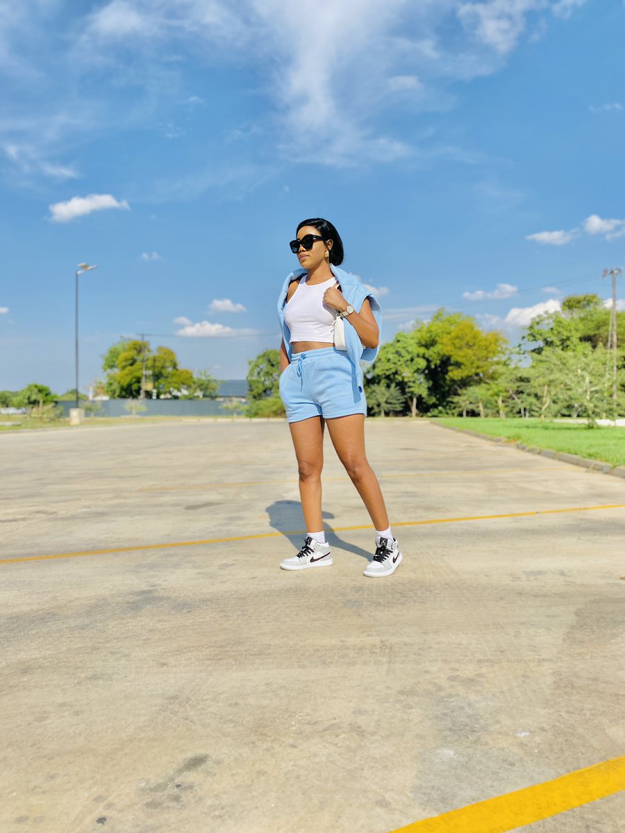 KasaziLungu's tweet photo. Monday blues 💙💙💙 https://t.co/KHG8Nijg5R