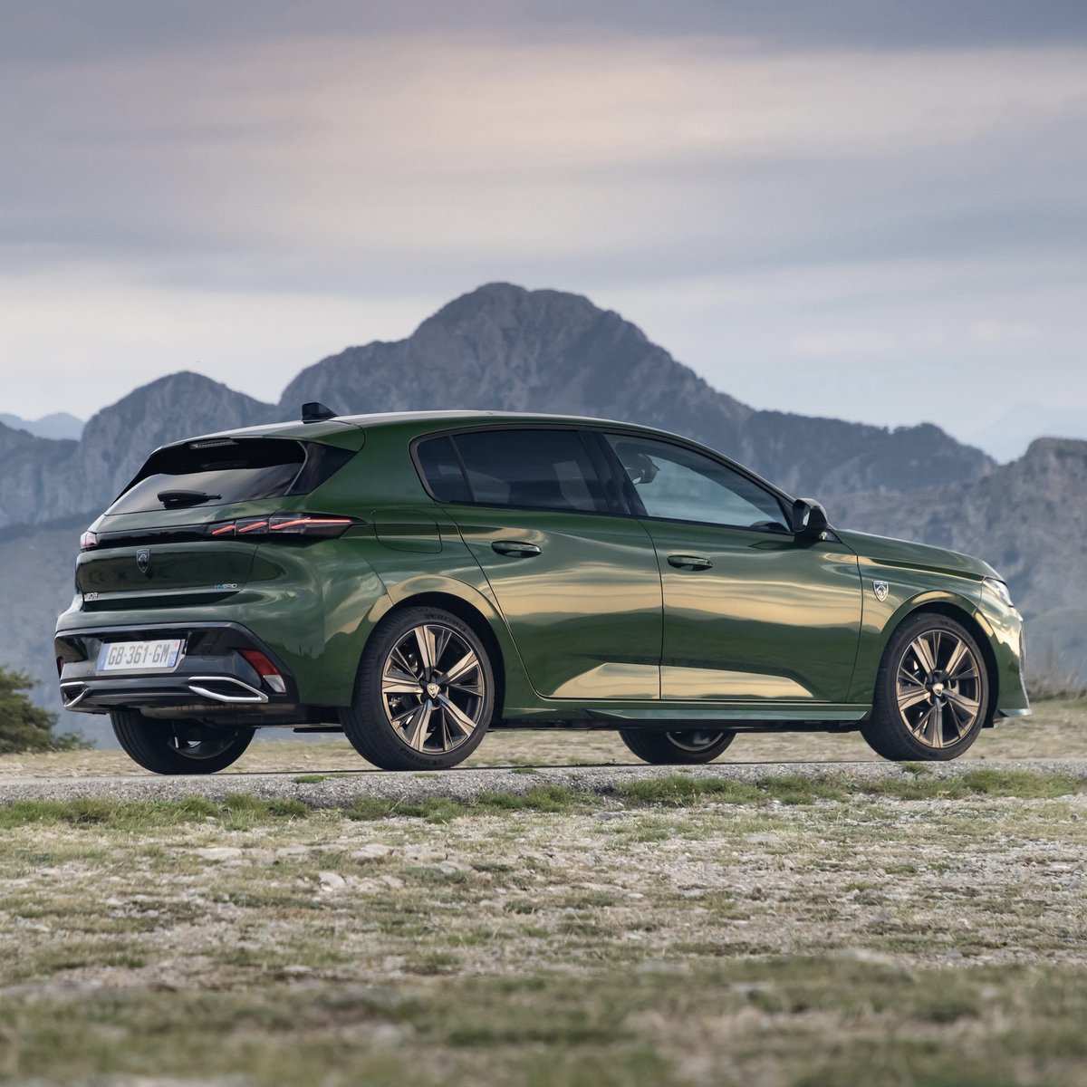 JJBurkeCarSale1's tweet photo. The new Peugeot 308 Plug-In Hybrid chasing its first sunrise.
#308FirstDrive #Peugeot308 #PlugInHybrid #HybridCar #PeugeotIreland #JJBurkePeugeot https://t.co/kKJu4Ru5z2