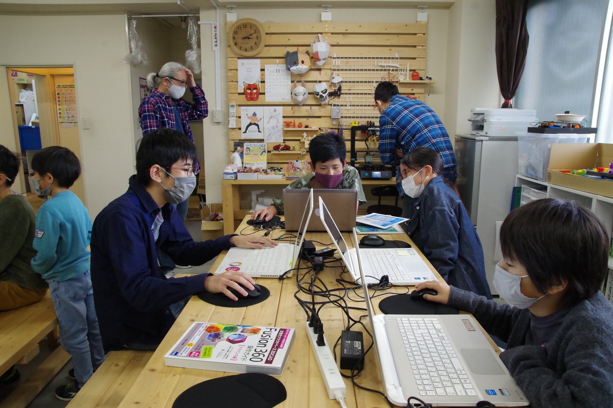 CoderDojoKamiJP's tweet photo. こんにちはCoderDojo紙屋町（広島）チャンピオンの竹口です。
先日は72回目のCoderDojo紙屋町（会場：ProGym 自由で楽しい創作クラブ）を開催しました。

会場
https://t.co/tjD53P0pkj

今回は初参加者２名、先月はじめて来てくれたニンジャも再度来てくれました。 https://t.co/iriOsJFiXt