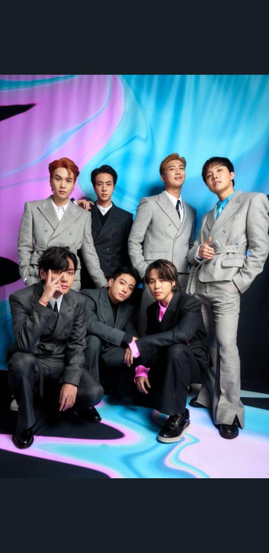 _miin_yoon's tweet photo. I'm so happy bc of today's moments. I'm happy for BTS, they have finally performed in front of ARMY. they were so comfort during the event. I'm happy for their victories bc guys deserved it. they deserve all kinds of awards. I'm happy for Butter and My universe. @BTS_twt https://t.co/m7FKsF674d