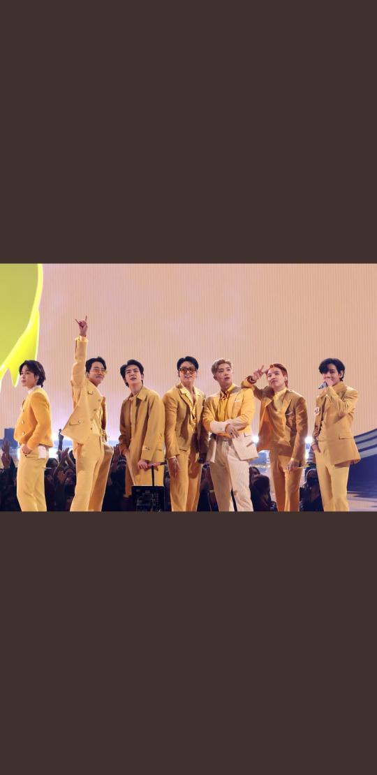 _miin_yoon's tweet photo. I'm so happy bc of today's moments. I'm happy for BTS, they have finally performed in front of ARMY. they were so comfort during the event. I'm happy for their victories bc guys deserved it. they deserve all kinds of awards. I'm happy for Butter and My universe. @BTS_twt https://t.co/m7FKsF674d